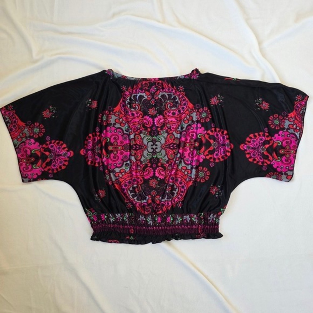 Women’s Black and Fuchsia Printed Short-Sleeve Top